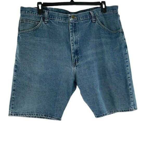Wrangler Shorts Men's Size 42 Relaxed Fit Medium Wash Button Zip Pockets Denim - Picture 1 of 7